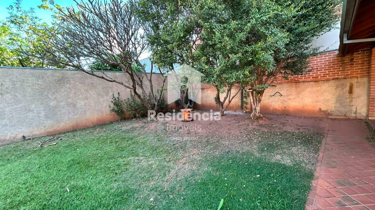 Casa para aluguel no Jardim Lavínia: 
