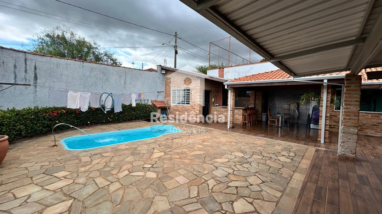 Casa à venda no Jardim Chico Piscina: 