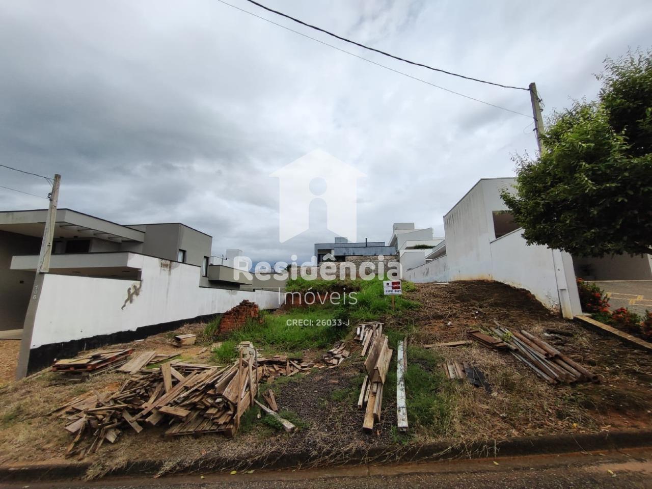 Terreno à venda no Jardim da Paineira: 