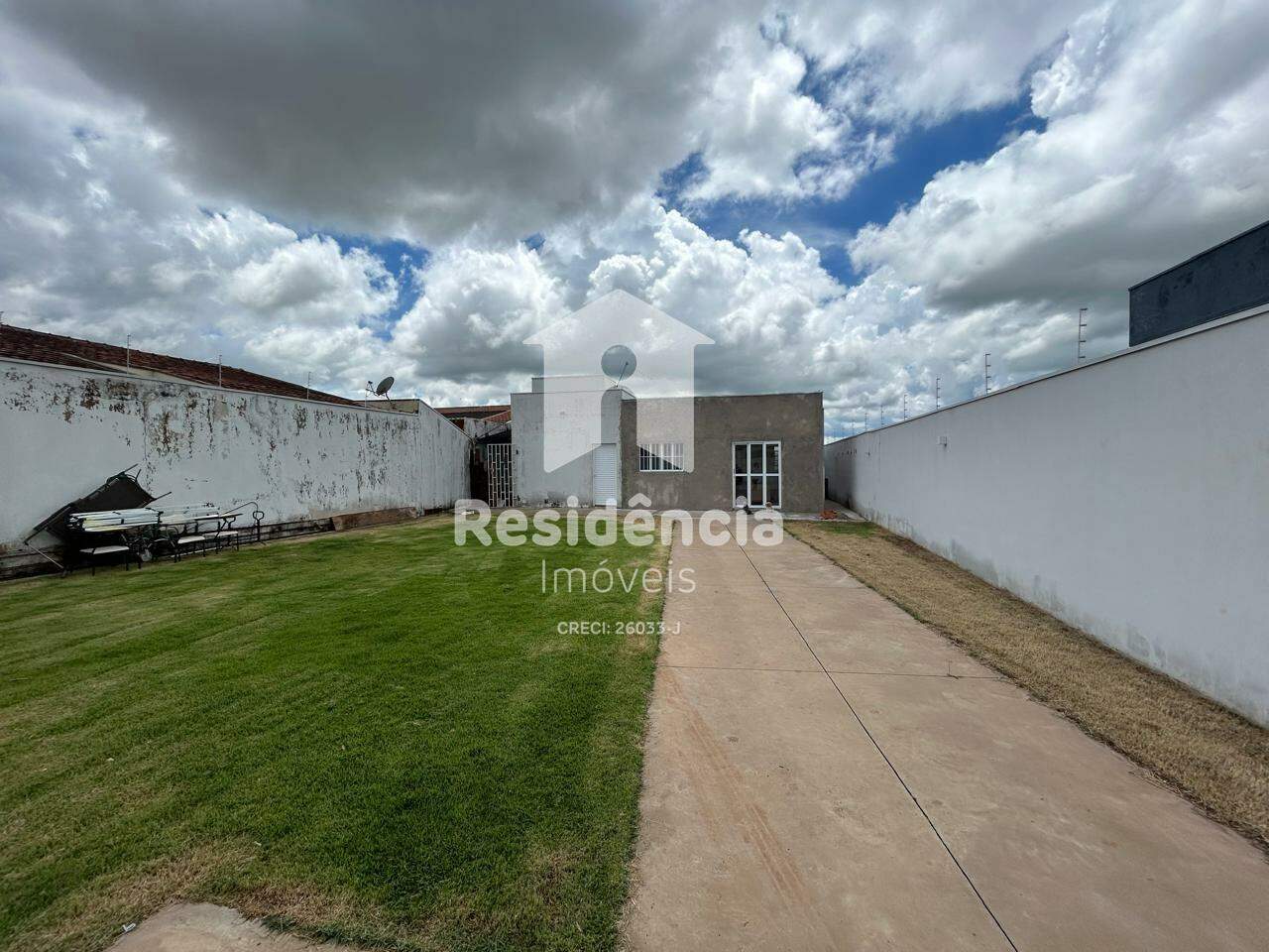 Casa para aluguel no Jardim Chico Piscina: 