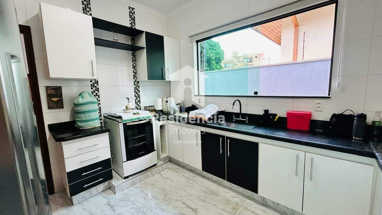 Casa para aluguel no Jardim Lavínia: 