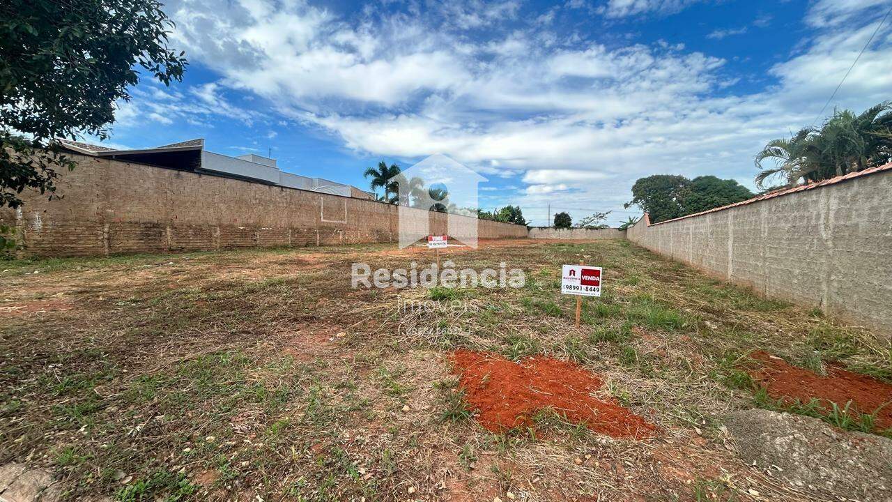 Terreno à venda no Chácara Palmeirinha: 