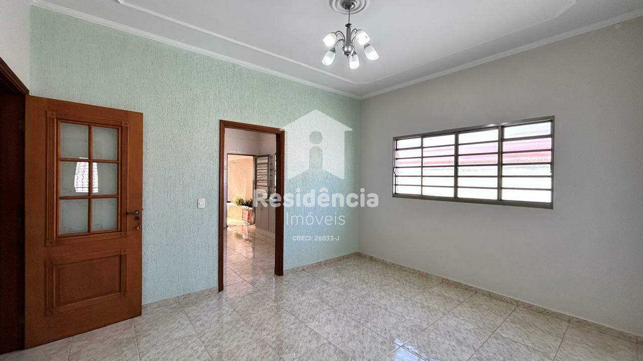 Casa à venda no Jardim Chico Alcino: 