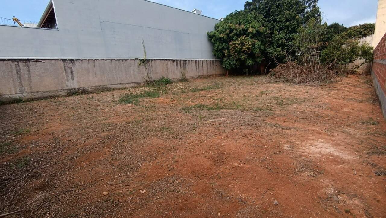 Terreno à venda no Jardim São Luiz: 