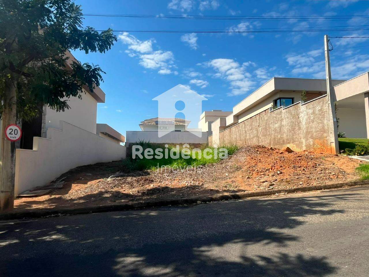 Terreno à venda no Jardim da Paineira: 