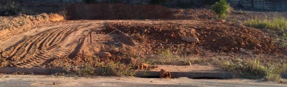 Terreno à venda no Jardim Lago dos Ipês: 