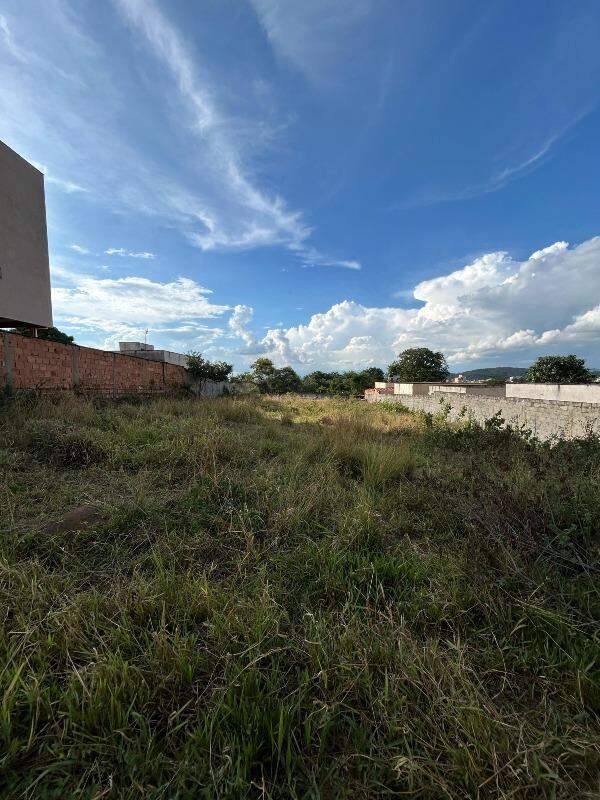 Lote à venda no Vale das Aroeiras: 