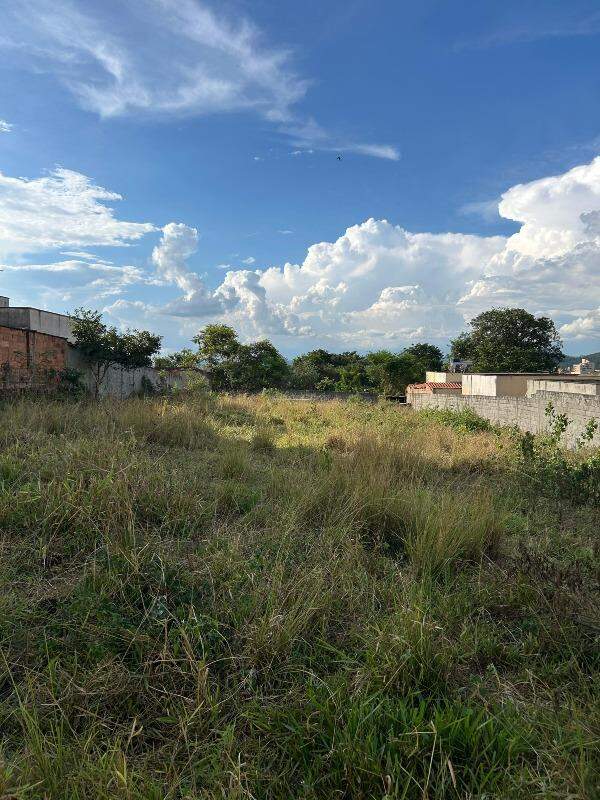 Lote à venda no Vale das Aroeiras: 