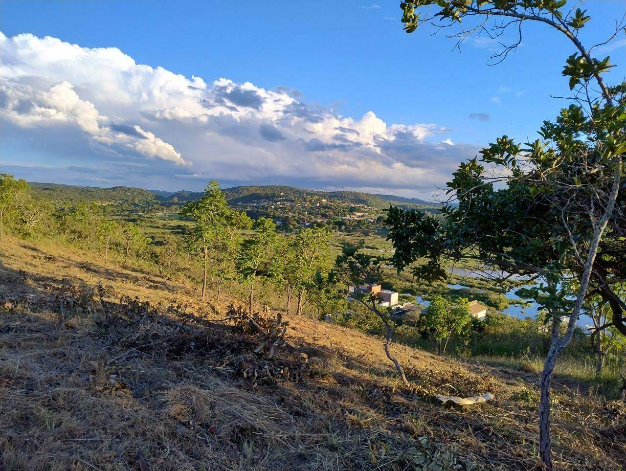 Lote em condomínio à venda no Condomínio Solar dos Lagos: 
