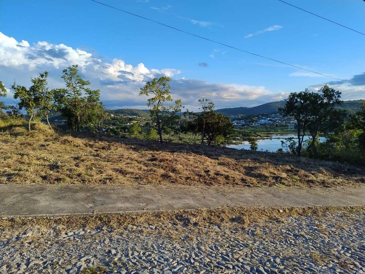 Lote em condomínio à venda no Condomínio Solar dos Lagos: 