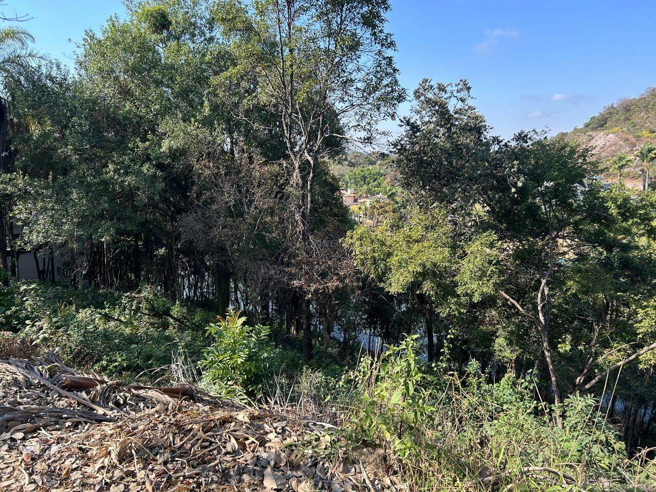 Lote em condomínio à venda no Condomínio Lago do Sol: 