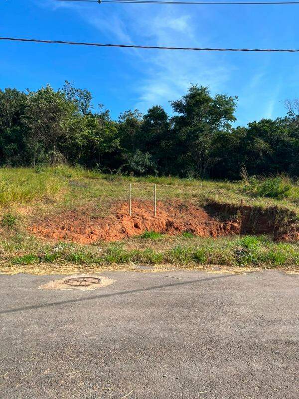 Lote à venda no Vila da Serra: 