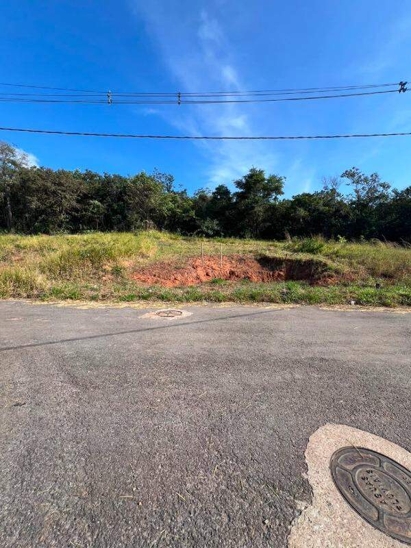 Lote à venda no Vila da Serra: 