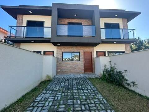 Sobrado com 89m², 2 quartos, 2 suítes, 2 vagas, Residencial Praia Branca em Florianópolis para Comprar