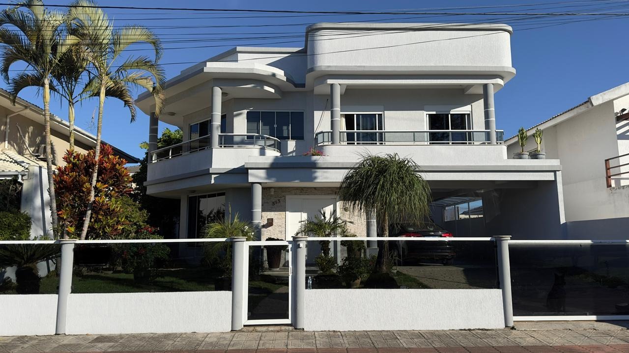 Casa com 307m², 4 suítes, 3 vagas no bairro Ingleses do Rio Vermelho em Florianópolis para Comprar