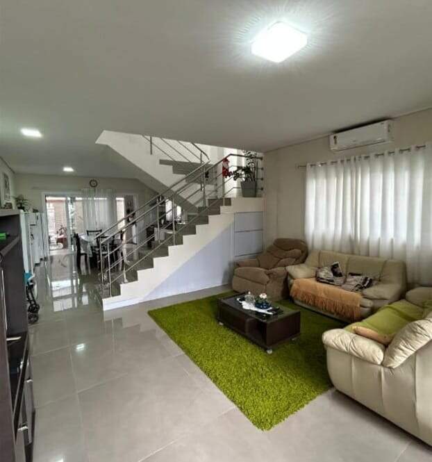 Sobrado com 141m², 3 quartos, 3 suítes, 1 vaga no bairro Ingleses do Rio Vermelho em Florianópolis para Comprar