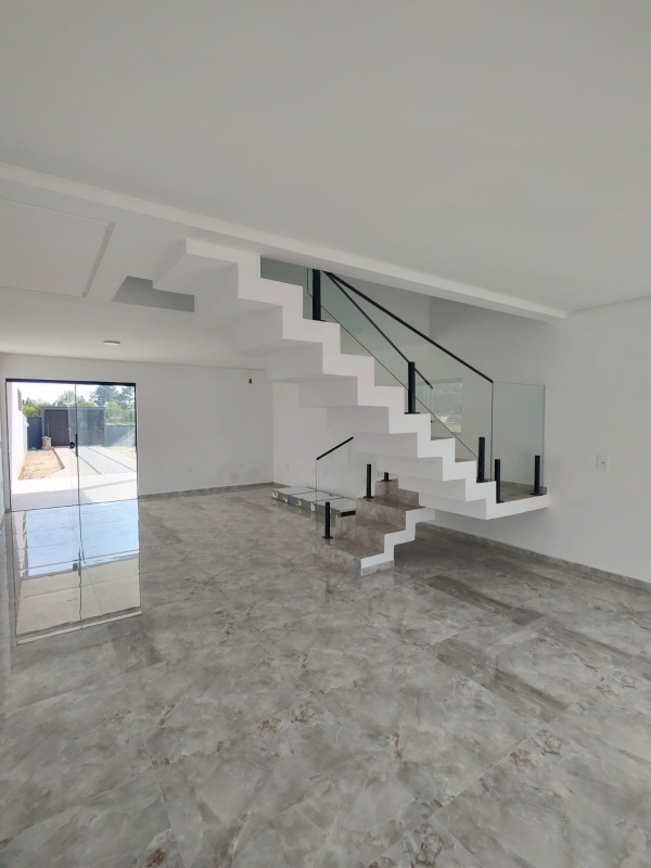 Casa com 156m², 3 quartos, 3 suítes, 4 vagas no bairro São João do Rio Vermelho em Florianópolis para Alugar