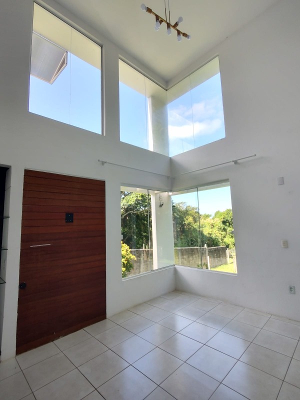 Casa com 137m², 3 vagas no bairro Ingleses do Rio Vermelho em Florianópolis para Alugar