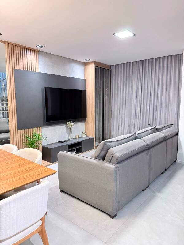 Casa com 184m², 4 quartos, 3 suítes no bairro Cachoeira do Bom Jesus em Florianópolis para Comprar