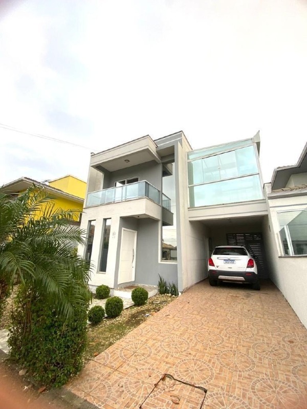 Sobrado com 169m², 3 quartos, 3 suítes no bairro Cachoeira do Bom Jesus em Florianópolis para Comprar