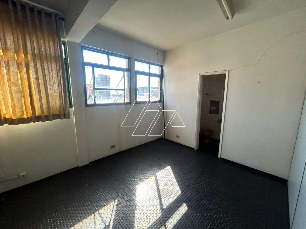 Sala para aluguel no Centro: 