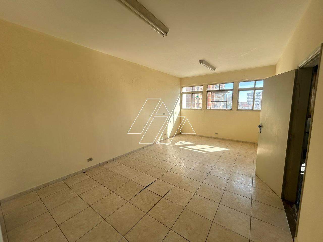 Sala para aluguel no Centro: 