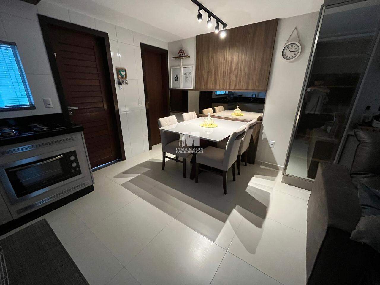 Casa à venda no bairro Souza Cruz: 