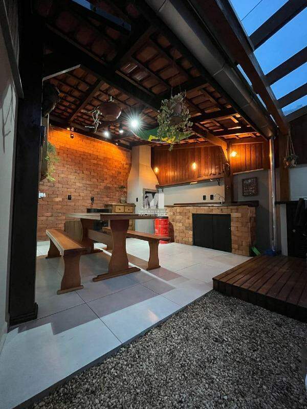 Casa à venda no bairro Souza Cruz: 