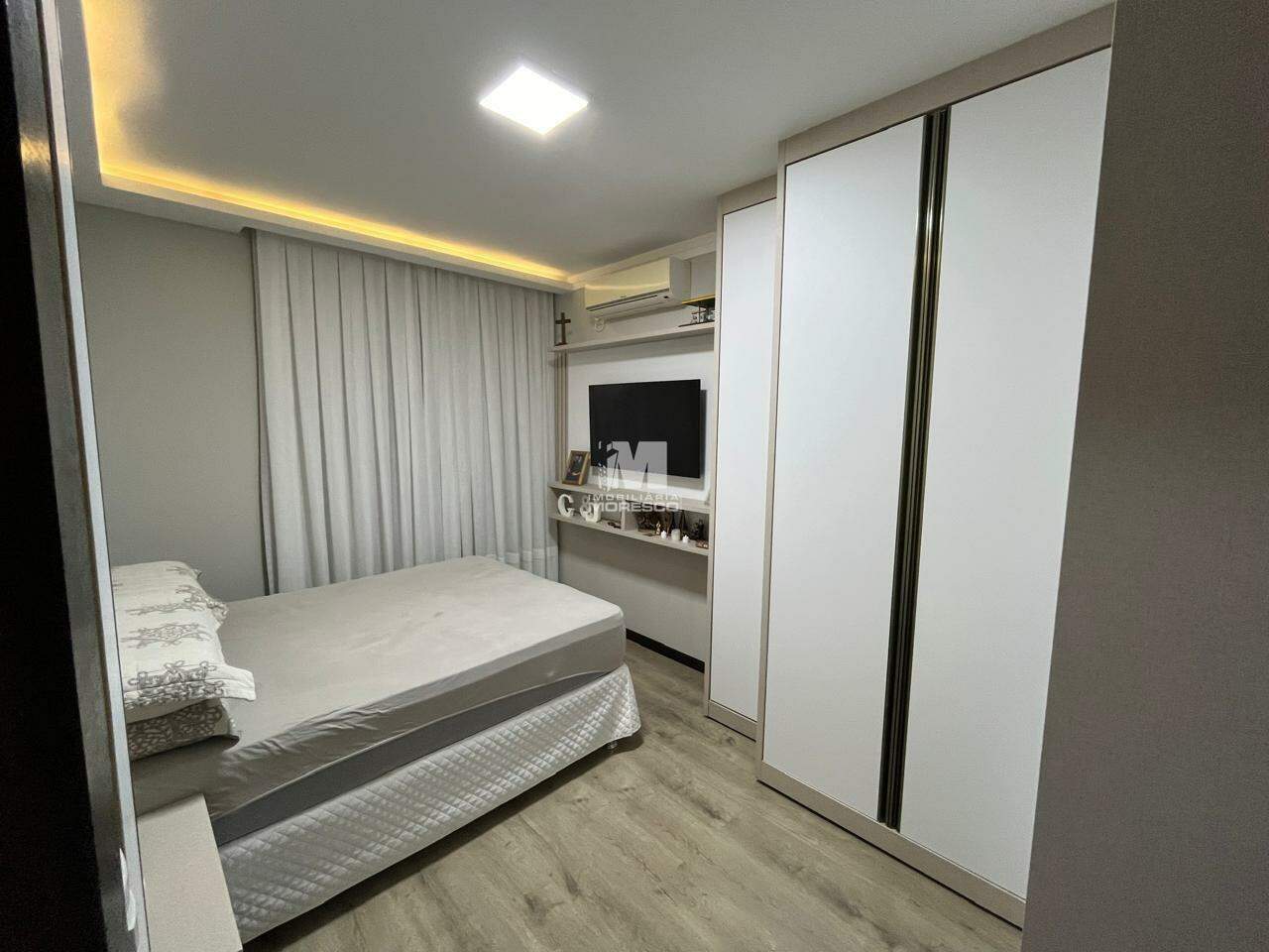 Casa à venda no bairro Souza Cruz: 