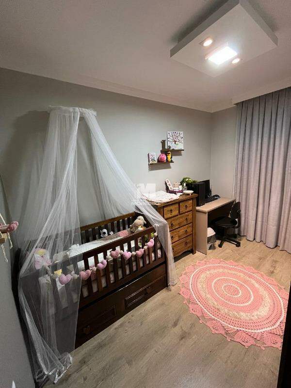 Casa à venda no bairro Souza Cruz: 