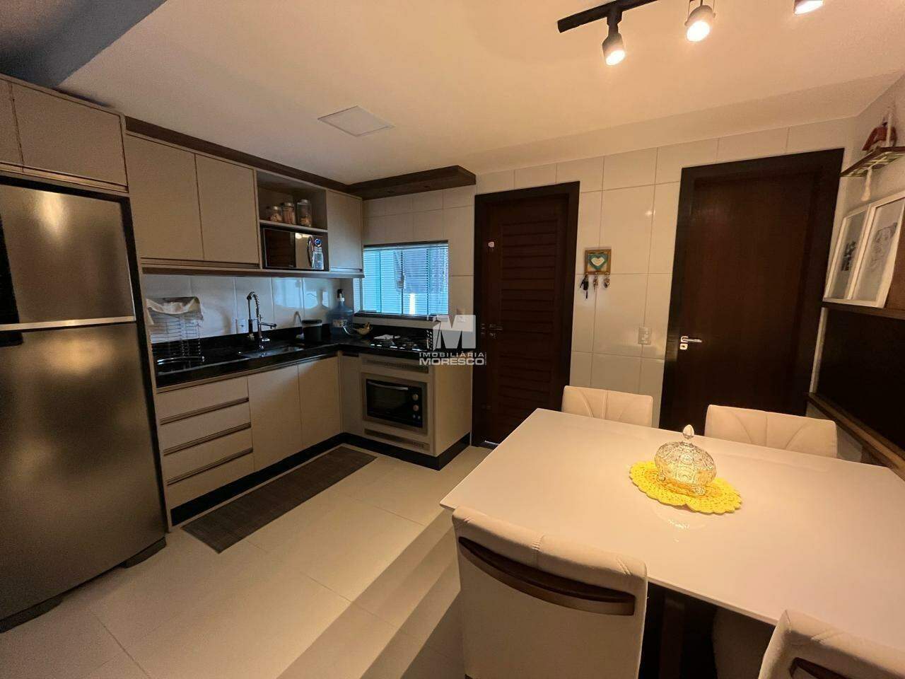 Casa à venda no bairro Souza Cruz: 