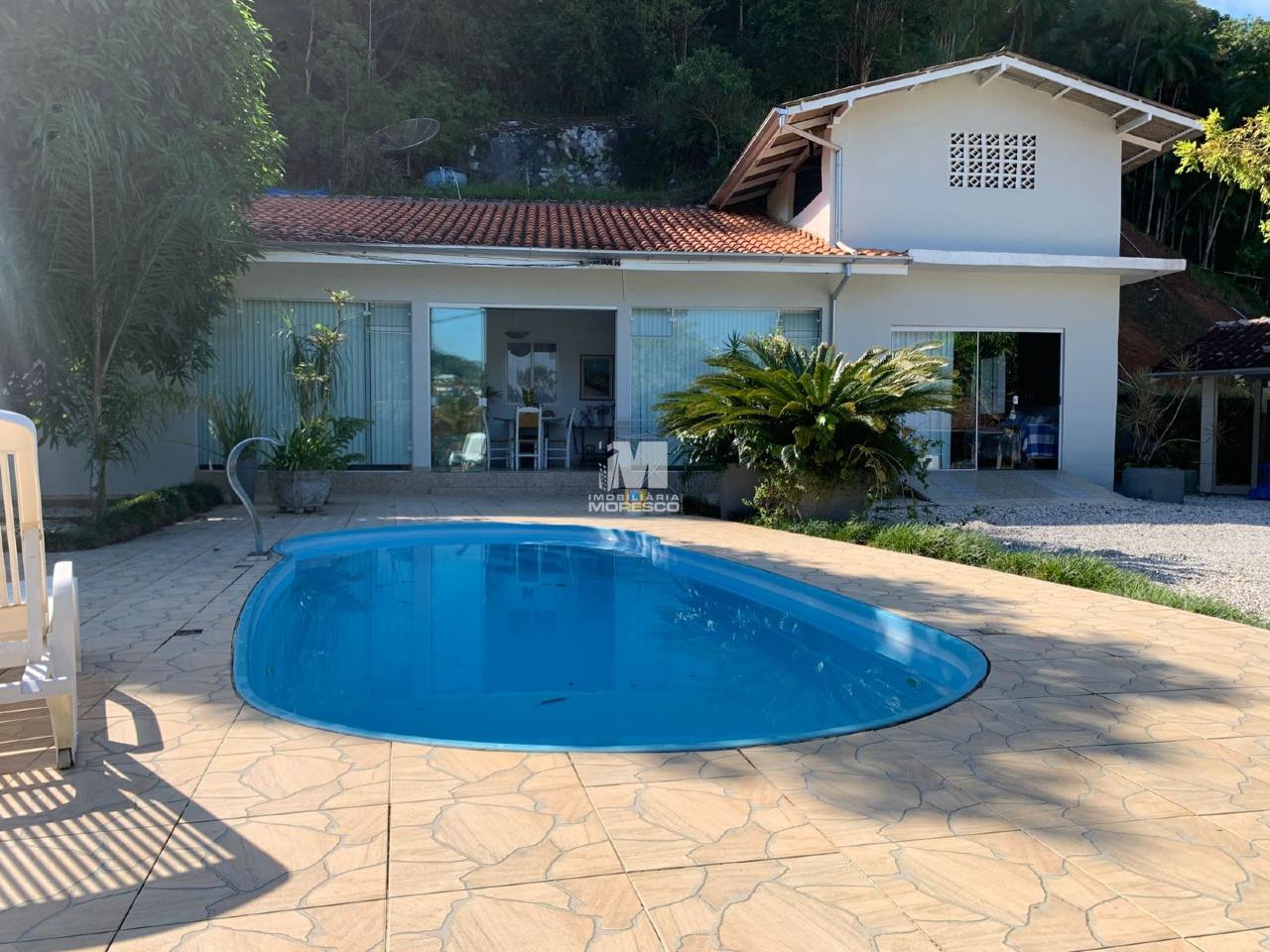 Casa à venda no bairro Primeiro de Maio: 