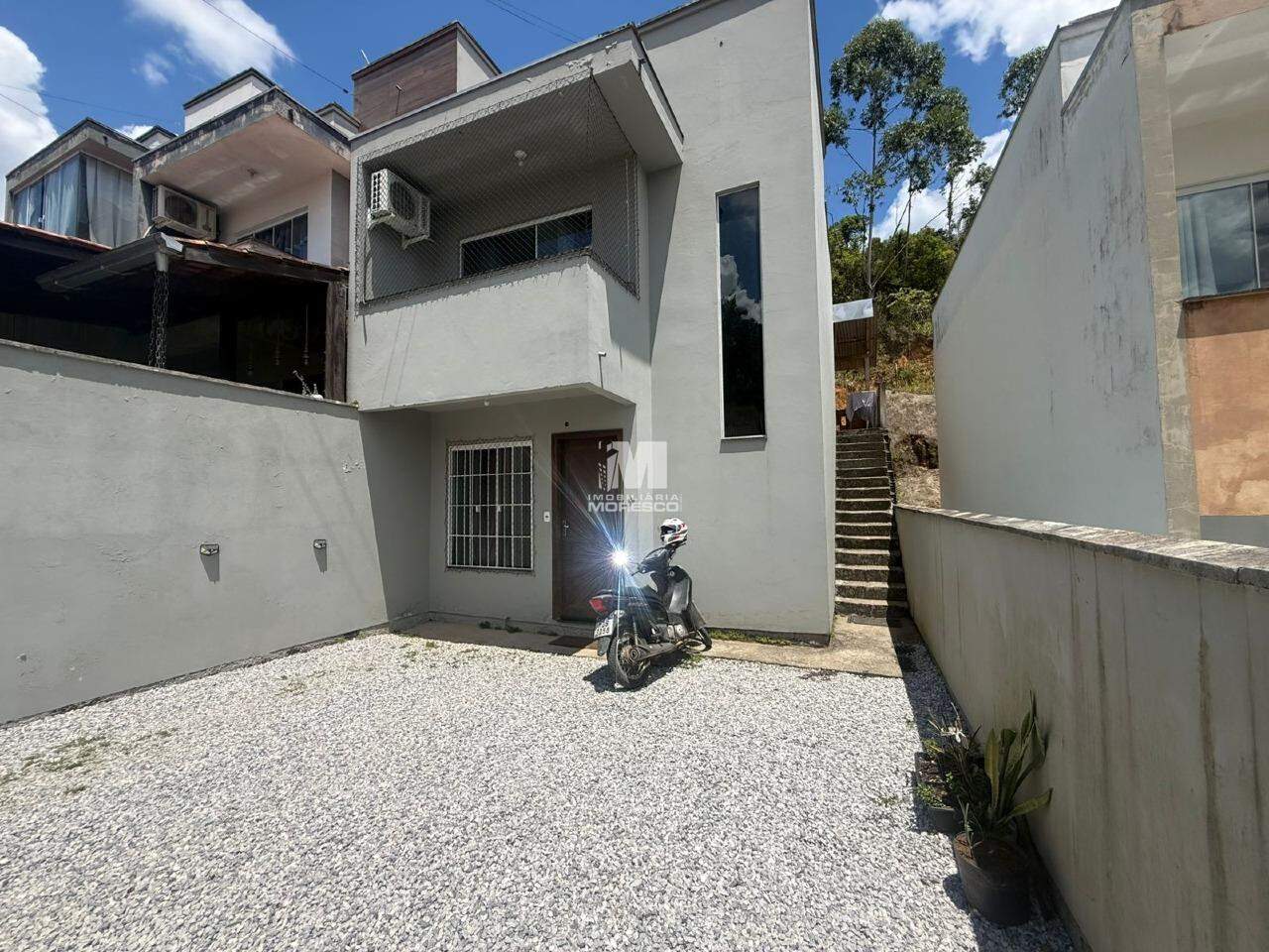 Casa à venda no bairro Guabiruba Sul: 