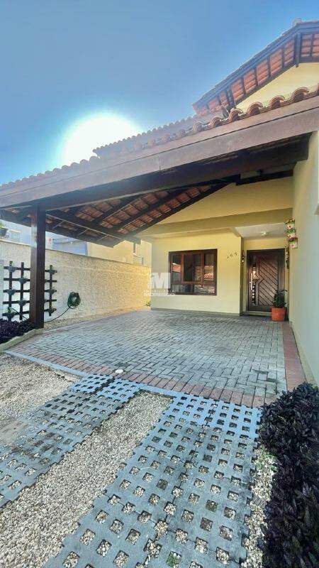 Casa para aluguel no bairro Dom Joaquim: 