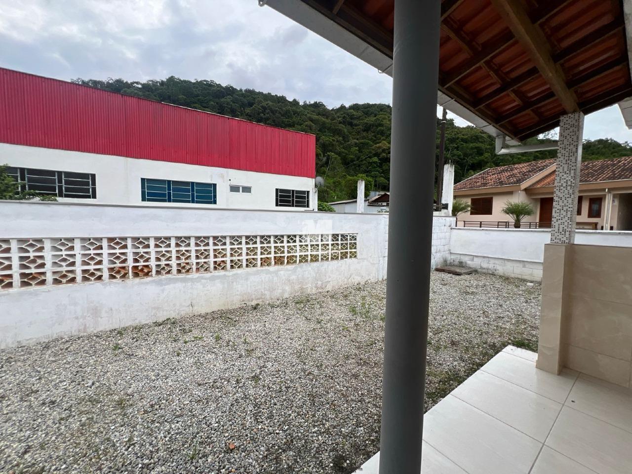 Casa para aluguel no bairro Azambuja: 