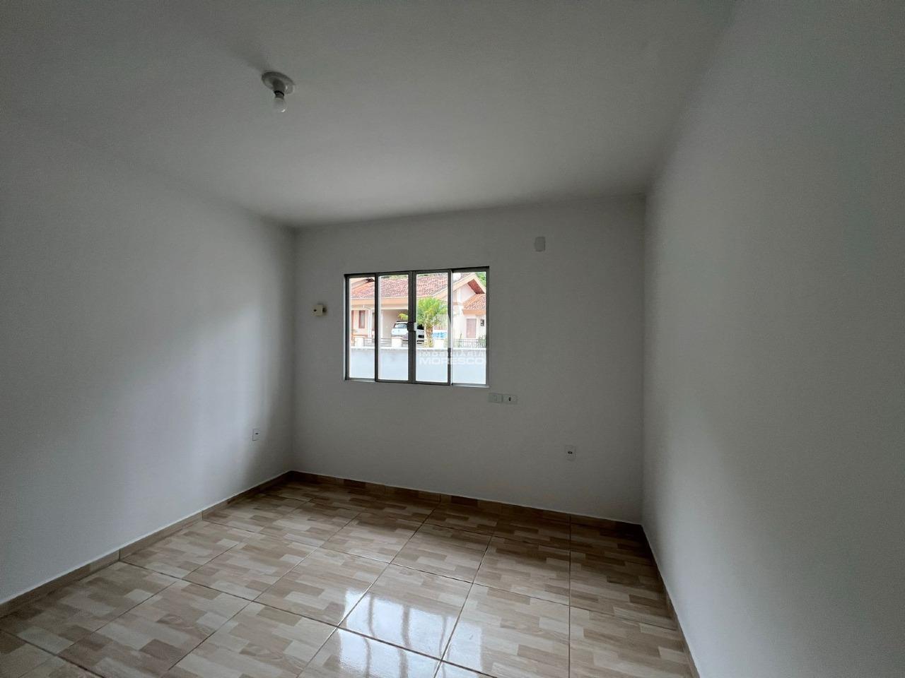 Casa para aluguel no bairro Azambuja: 