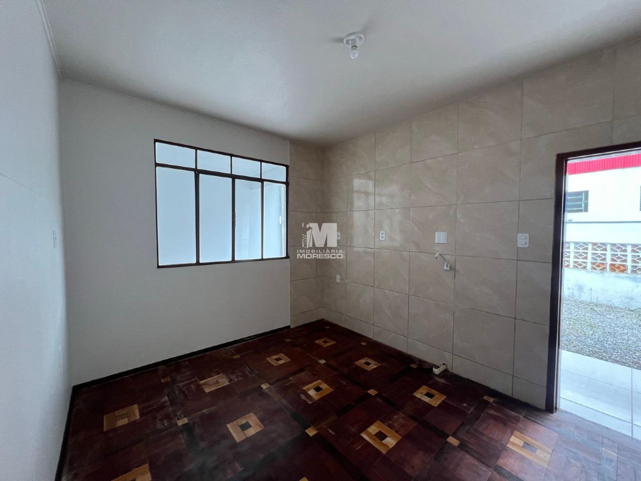 Casa para aluguel no bairro Azambuja: 