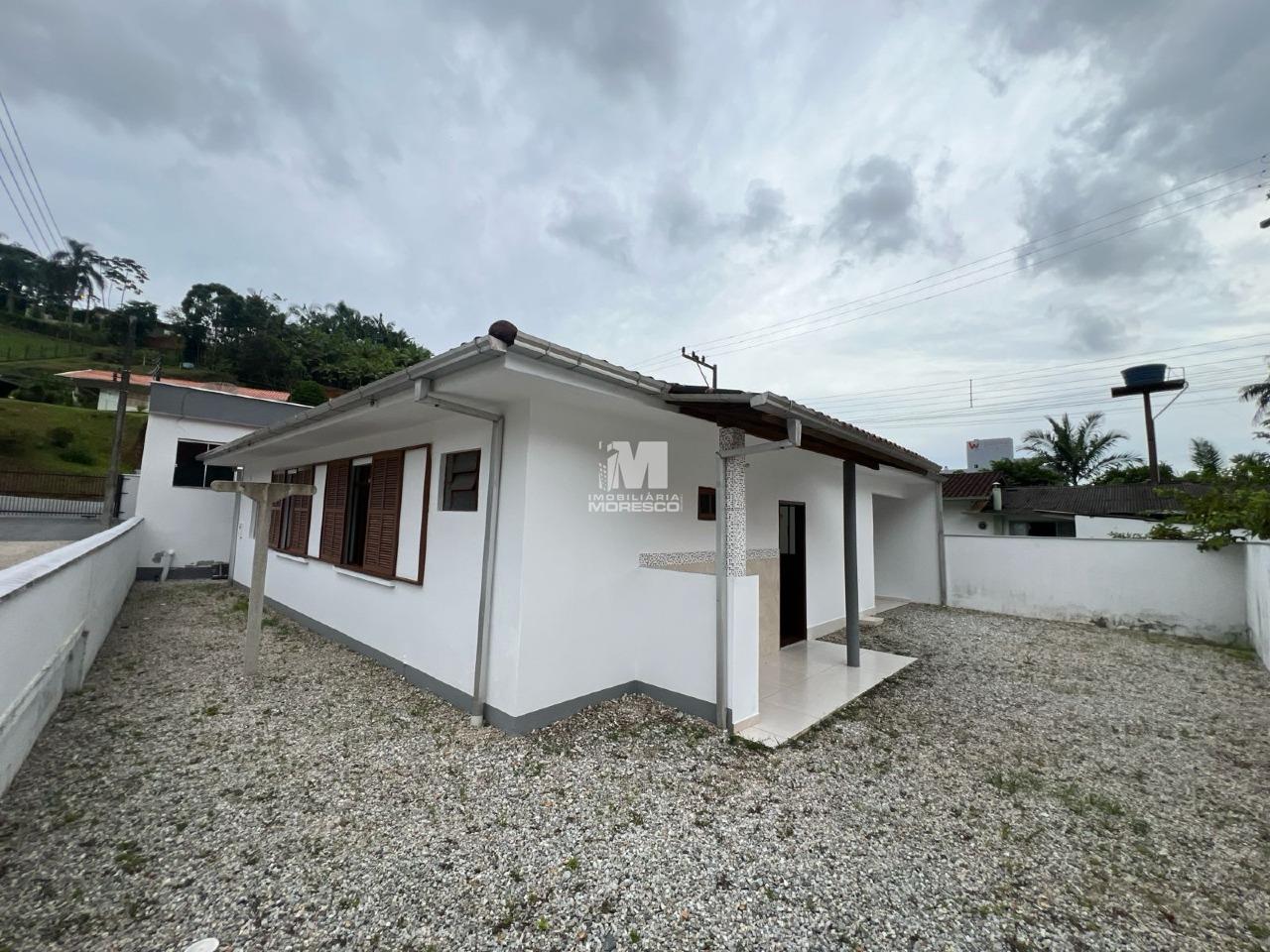 Casa para aluguel no bairro Azambuja: 