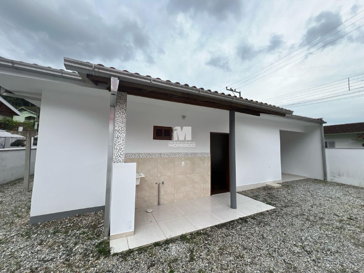 Casa para aluguel no bairro Azambuja: 