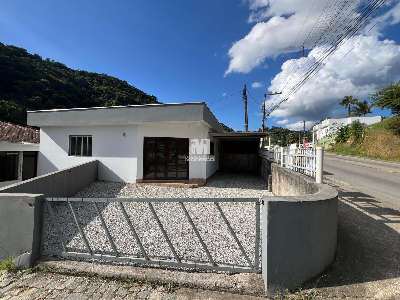 Casa para aluguel no bairro Azambuja: 