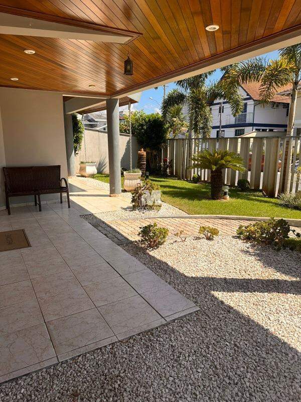 Casa à venda no bairro Souza Cruz: 