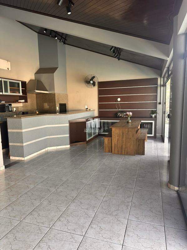 Casa à venda no bairro Souza Cruz: