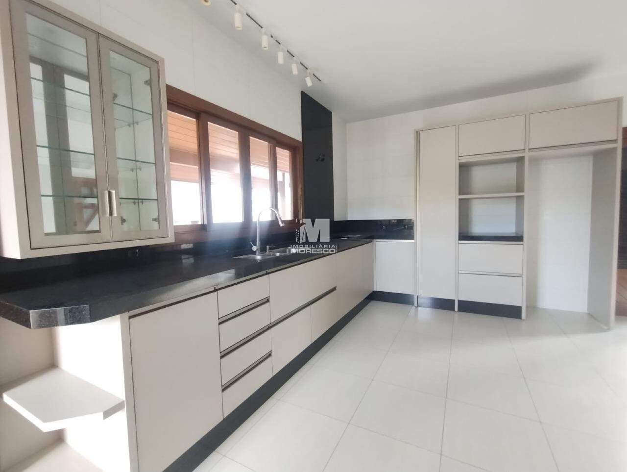 Casa Comercial à venda no bairro Souza Cruz: 