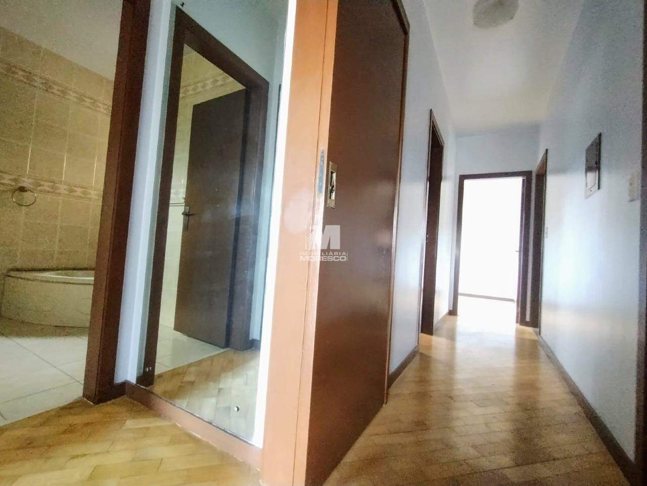 Casa Comercial à venda no bairro Souza Cruz: