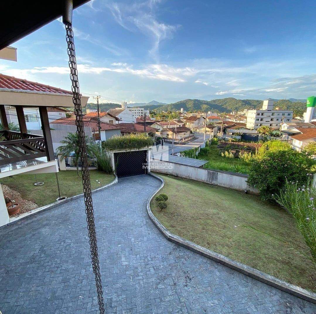 Casa à venda no bairro Souza Cruz: 