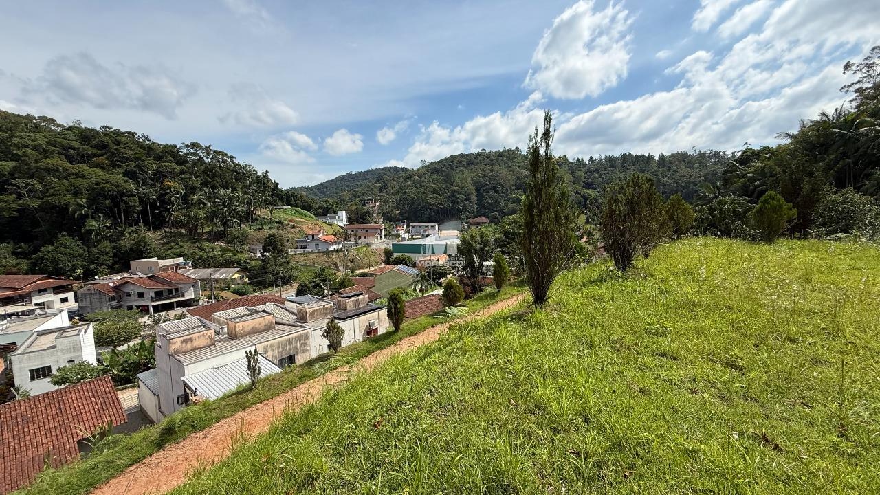 Terreno à venda no bairro Primeiro de Maio: 