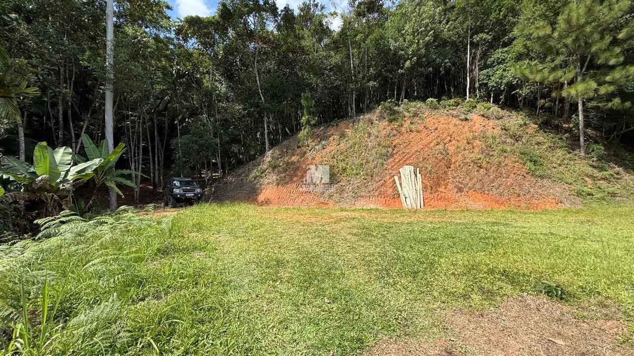 Terreno à venda no bairro Primeiro de Maio: 