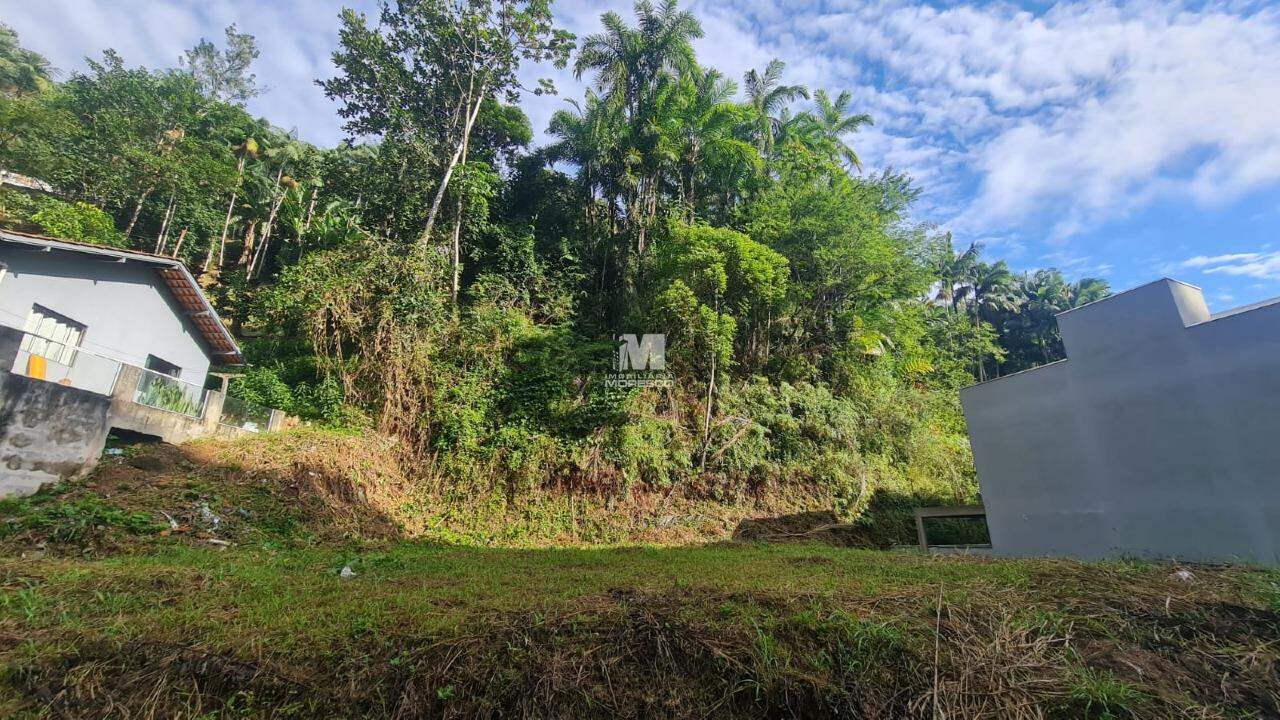 Terreno à venda no bairro Azambuja: 
