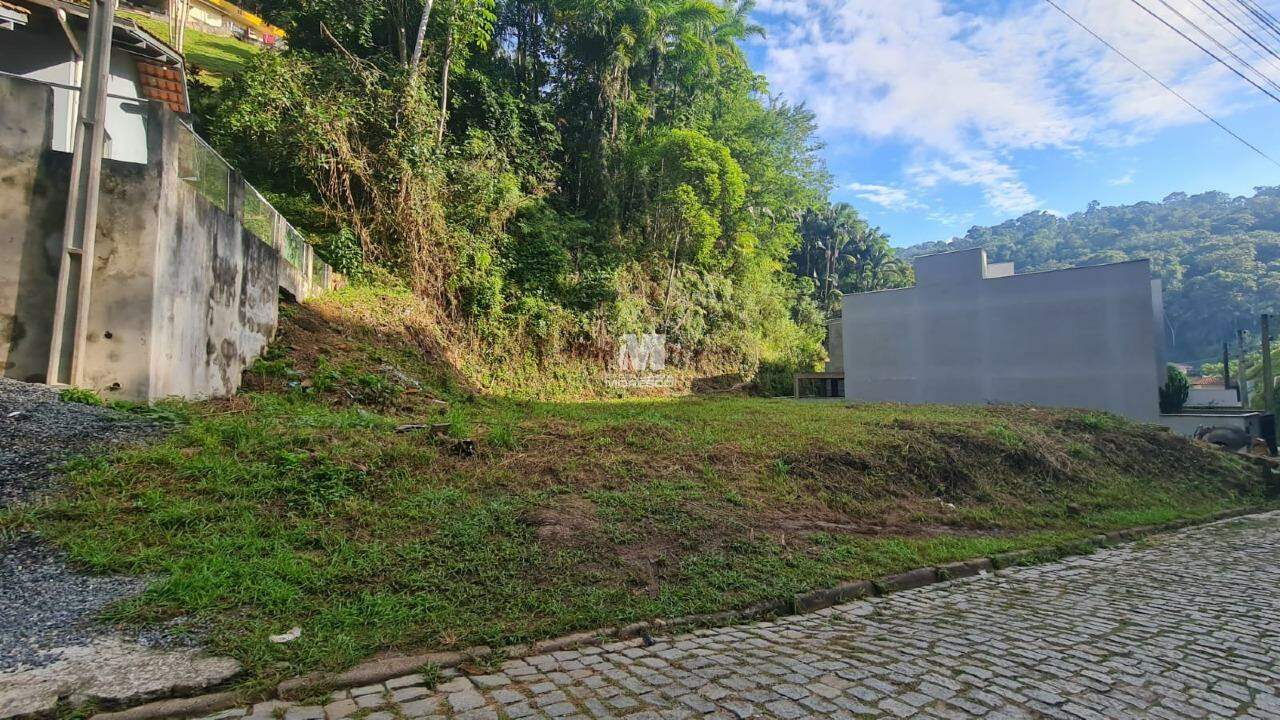 Terreno à venda no bairro Azambuja: 