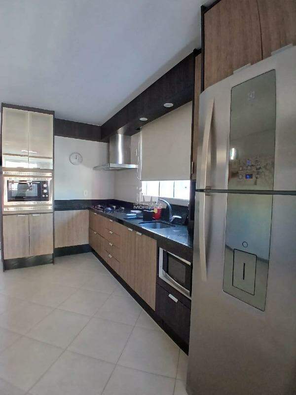 Apartamento para aluguel no bairro Centro: 